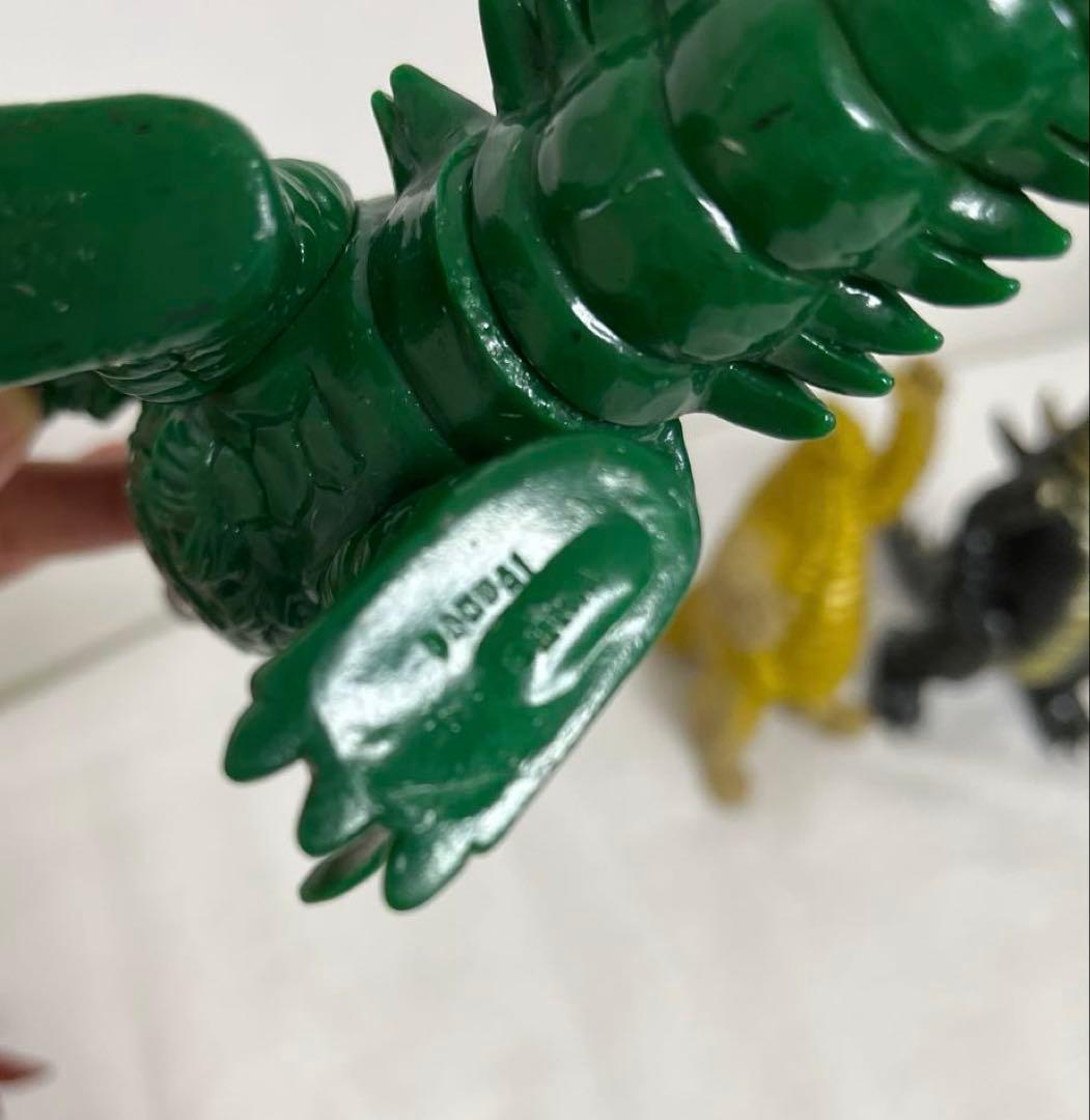 日本製　ウルトラマン怪獣フィギュア　ソフビ　円谷プロ　4体