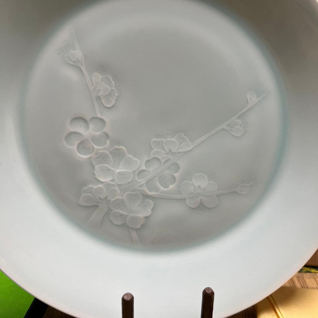 青白磁人間国宝　塚本快山本人作青白磁梅花文皿　完品　共箱