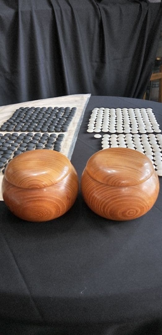 蛤白石 181個 、那智黒石、189個欅木製ボウル2個セット