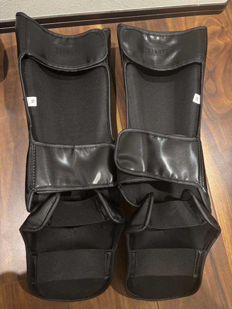 格闘技　ヘッドギアL　グローブ14oz レガースM バンテージXL 膝当てM