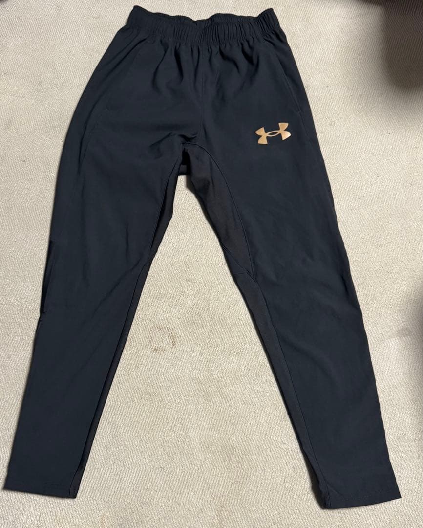 Under Armour 長袖シャツとパンツ上下セット