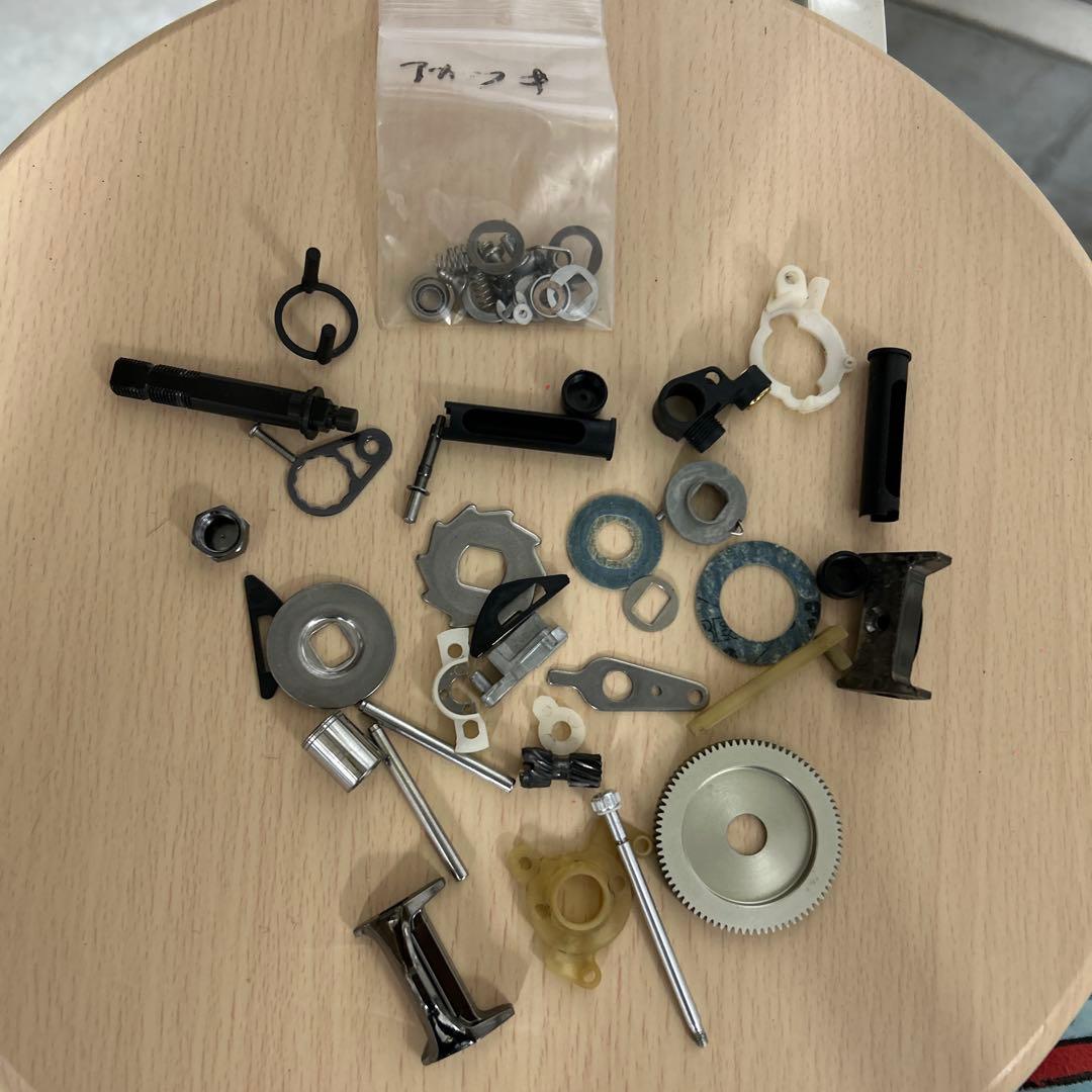 ジャンク部品取り用　アブガルシア　レボ　アカツキ　旧型　写真2枚