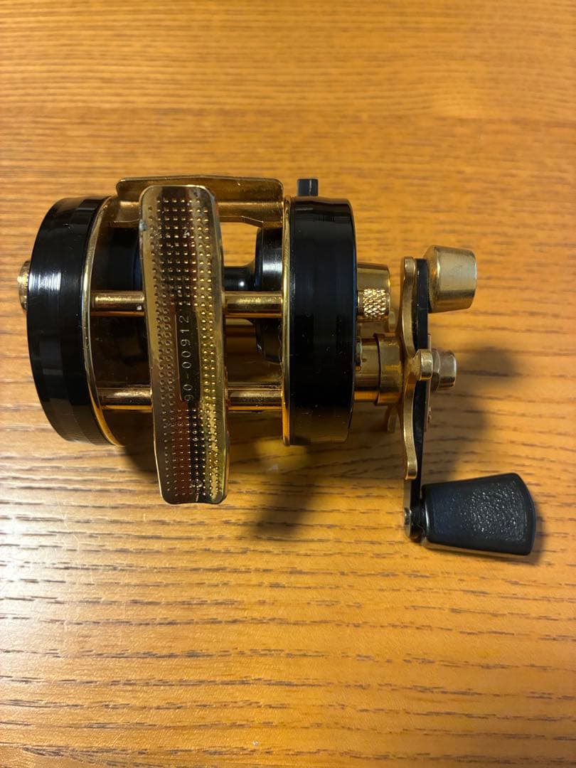 極美品　ABU　アブ　アンバサダー　2500CDL　金黒　アブガルシア