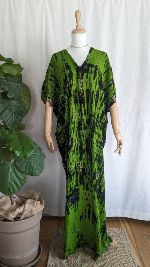 五分袖✨カフタンドレスワンピース　グリーン　ロング丈　体型カバー　タイダイ