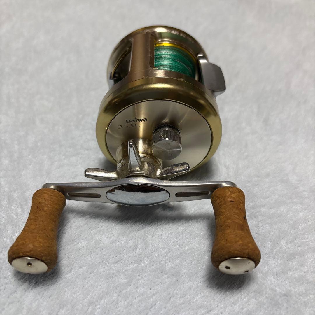 むーちゃん様　ミリオネアベイトリール