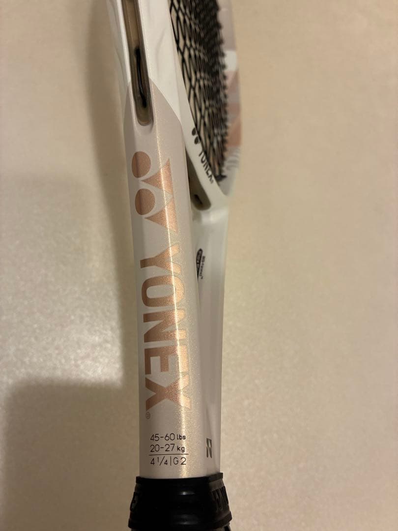 ひ*☆様 【ほぼ新品】限定色　YONEX vcore 100 G2