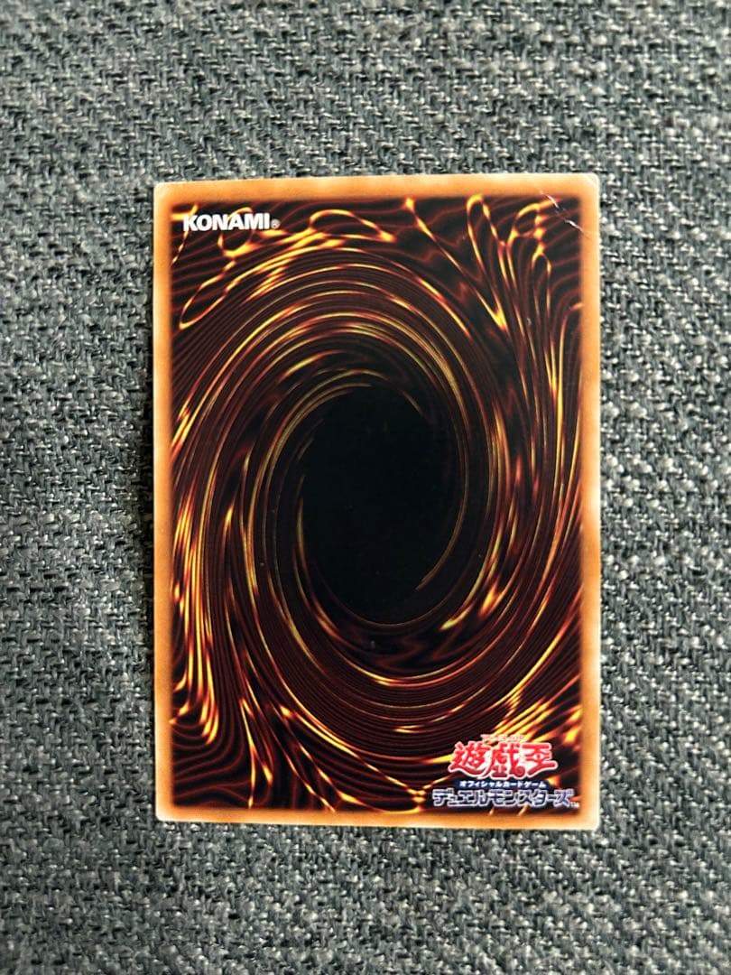 遊戯王 青眼の白龍 真紅眼の黒竜 ブラックマジシャン レリーフ3枚セット