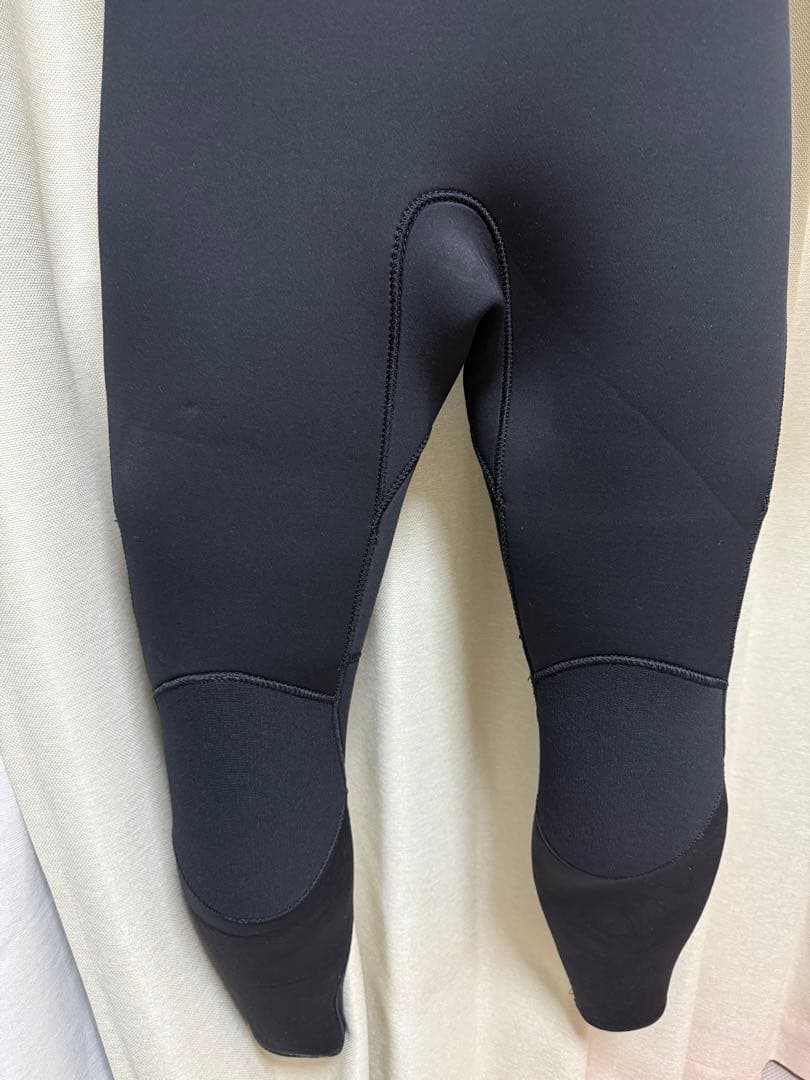 新品未使　ZEAK ウェットスーツ　5×3mm ジーク