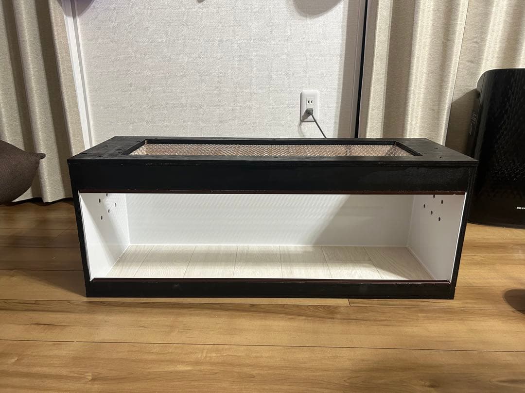 爬虫類ケージ　残り1台❗️