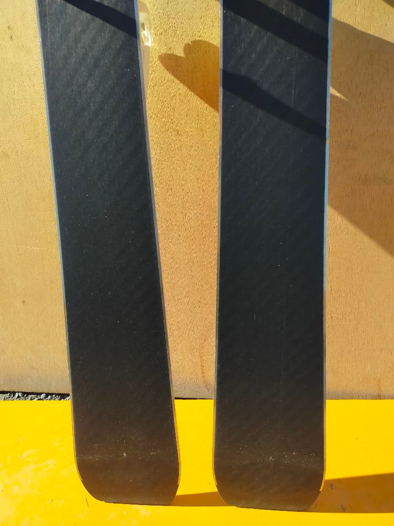 Volkl フォルクル　Progressive Edge スキーバインディング付