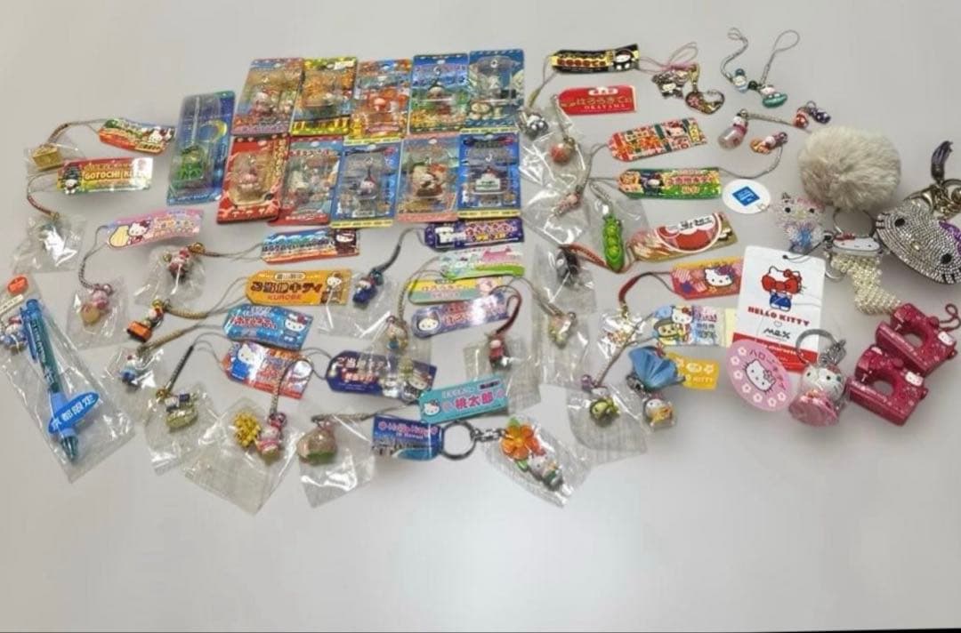 ハローキティ　ご当地　ねつけ　ストラップ　セット　サンリオ