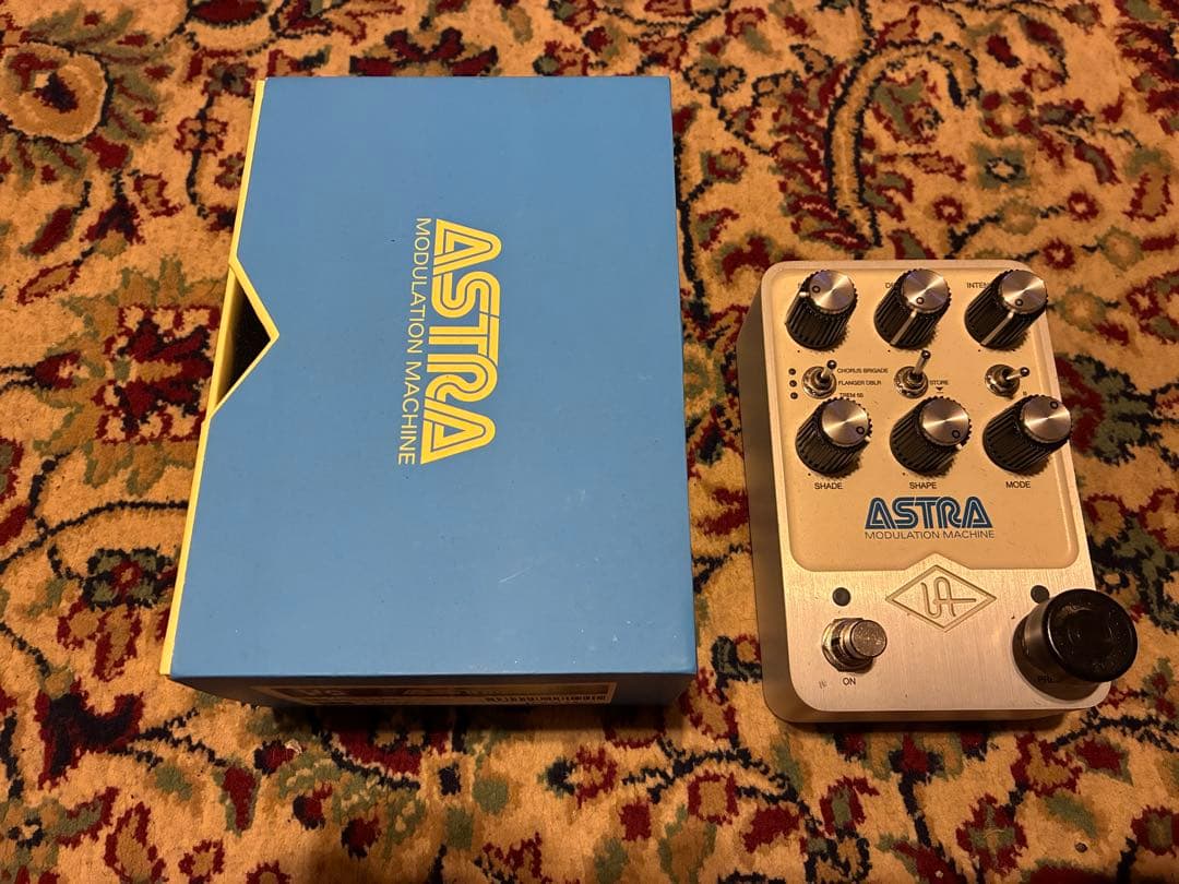 ギター Universal Audio Astra Modulation UAFX