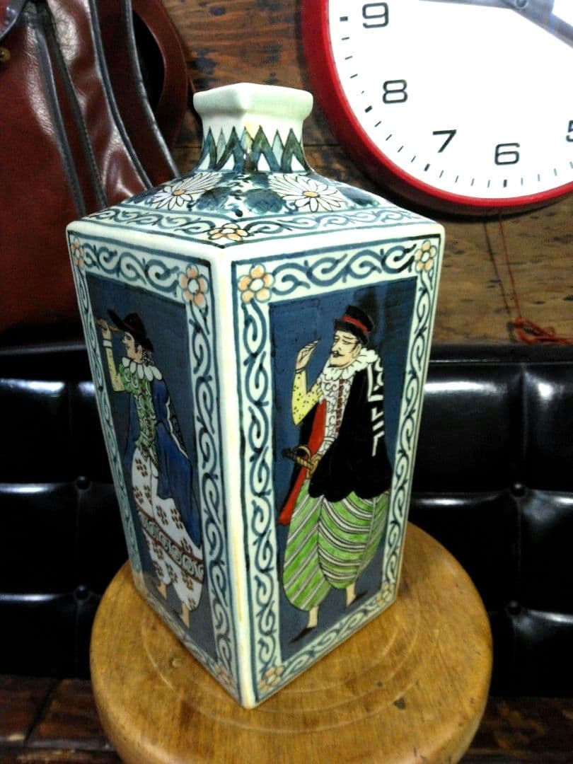 希少　有田焼　円左エ門　染錦色絵　南蛮人図　角瓶　花瓶　飾物　陶器　窯　サイン