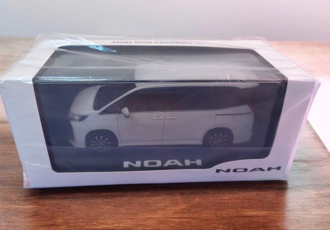 ナ*ヤ様 トヨタ NOAH ノア ミニカー 1/30 ダイキャスト製 ホワイト系