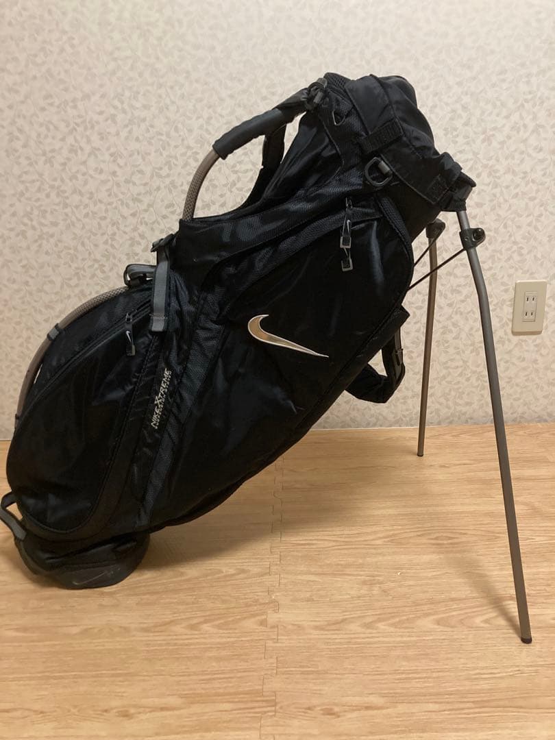 NIKE　スタンド式　キャディバッグ　ブラック　フードあり　4分割