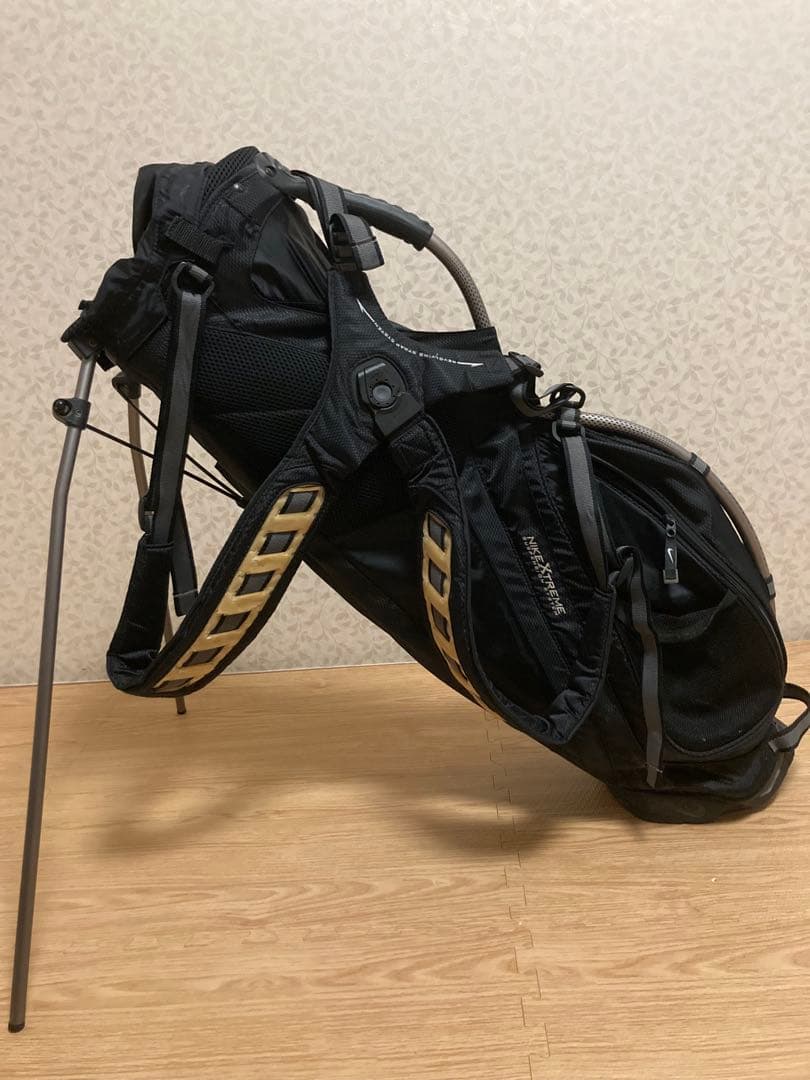 NIKE　スタンド式　キャディバッグ　ブラック　フードあり　4分割