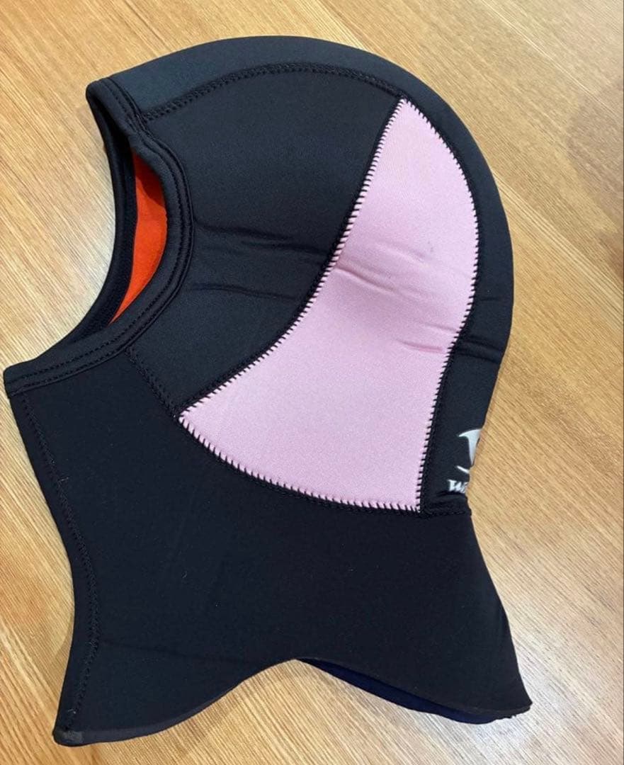 ウェットスーツ 帽子(新品)、説明書、ハンガー、カバー付き