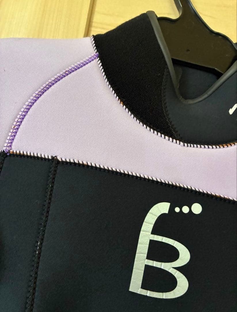 ウェットスーツ 帽子(新品)、説明書、ハンガー、カバー付き