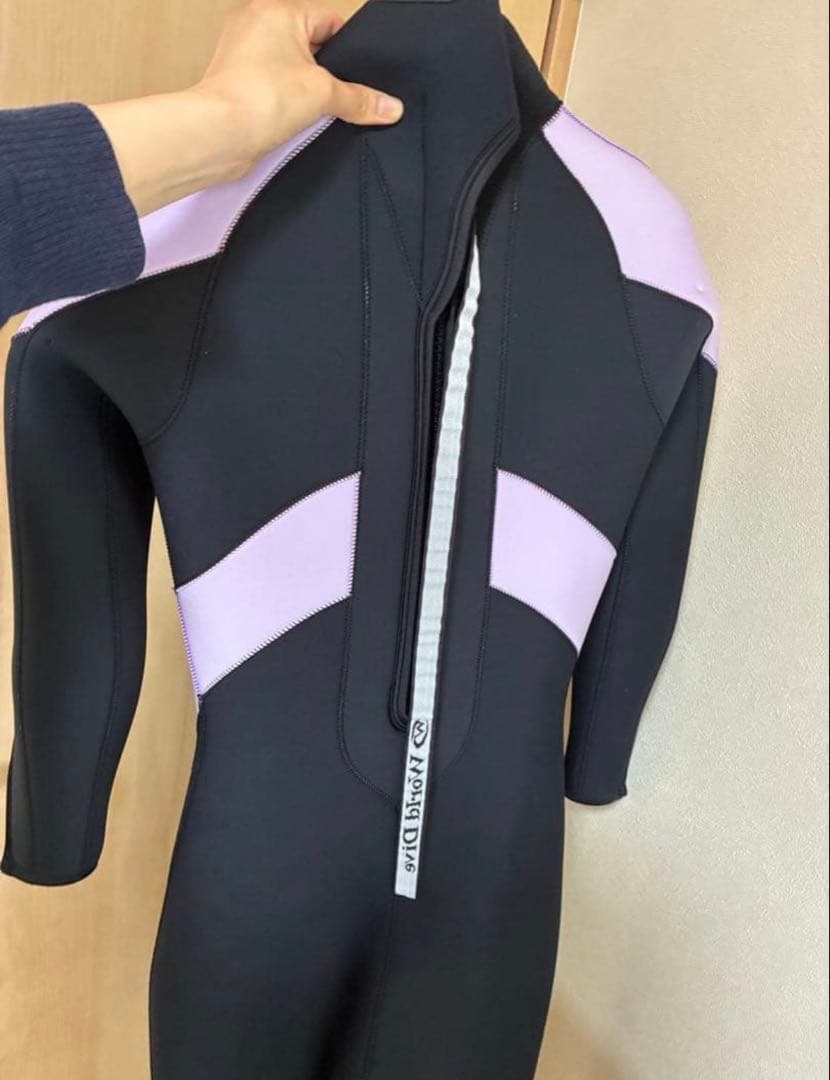 ウェットスーツ 帽子(新品)、説明書、ハンガー、カバー付き