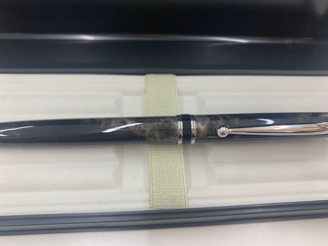 パイロット ツイスト式ボールペン「グランセグレーマーブル」