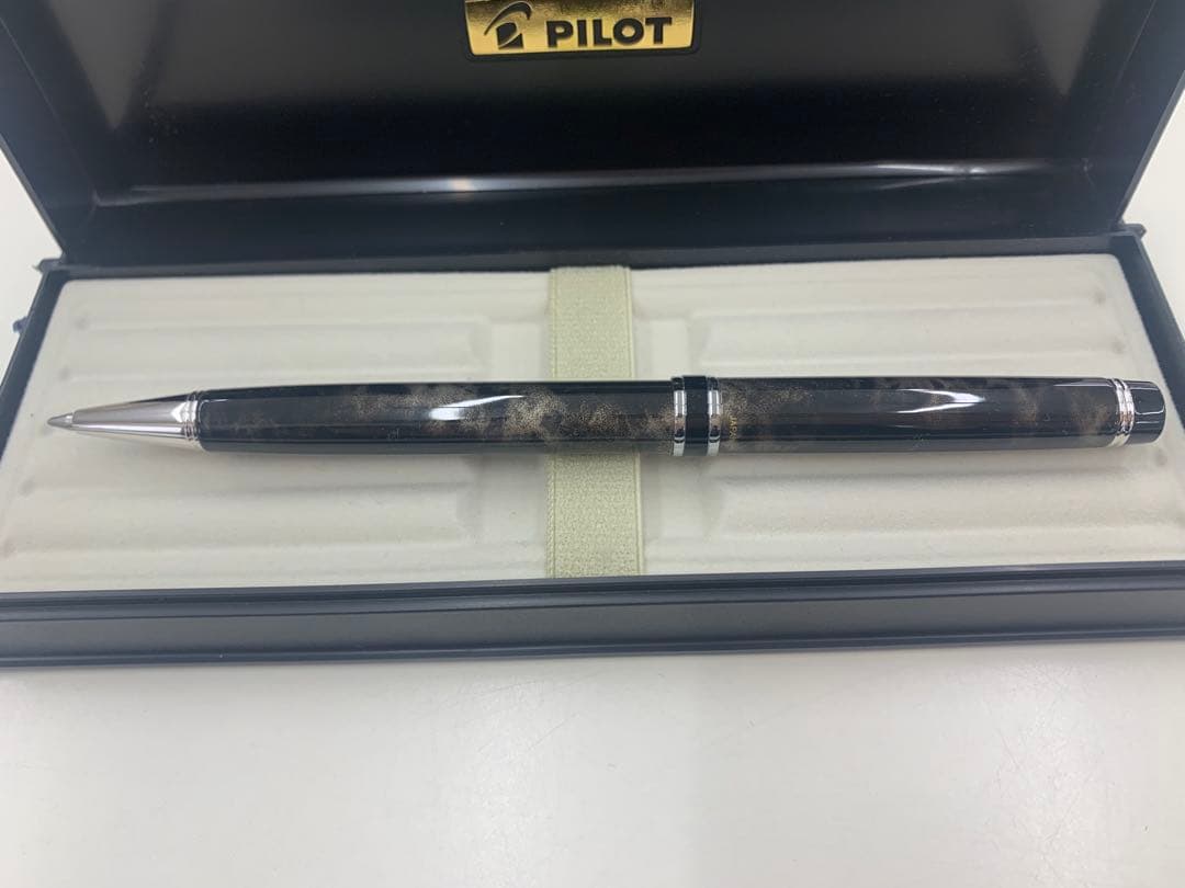 パイロット ツイスト式ボールペン「グランセグレーマーブル」