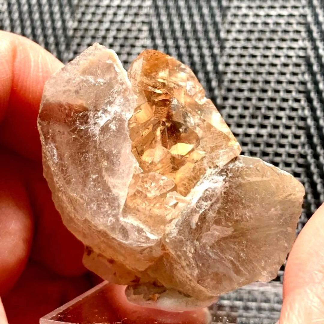 特価！ハニーカラートパーズ原石/スモーキークォーツと共生/鉱物標本