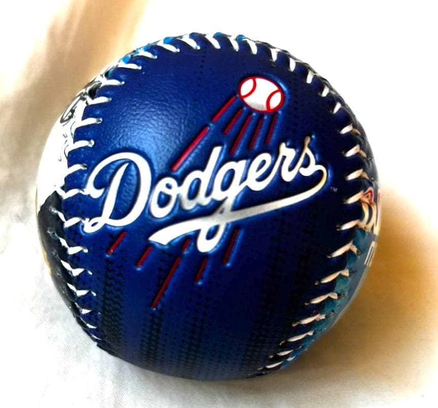 山本由伸 ドジャース世界一記念ボール 524個限定/ケース/スタンド/段ボール付