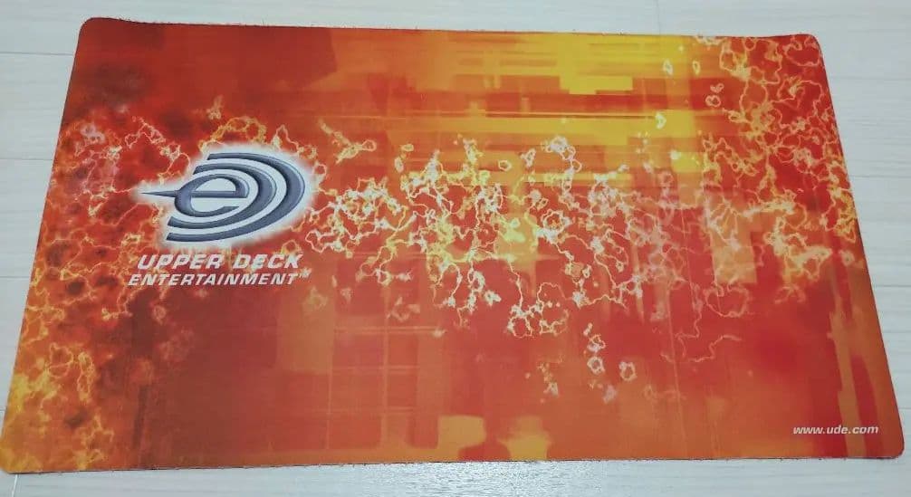 遊戯王　プレイマット　アッパーデック　ジャッジ赤