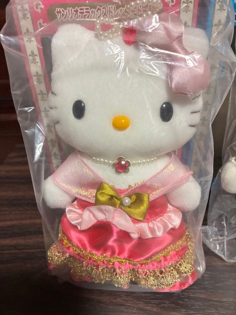 希少 激レア 新品 ハローキティ サンリオデラックスドレッシードール ぬいぐるみ