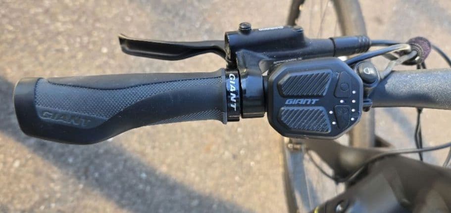 GIANT FASTROAD E+ クロスバイク Eバイク　電動自転車