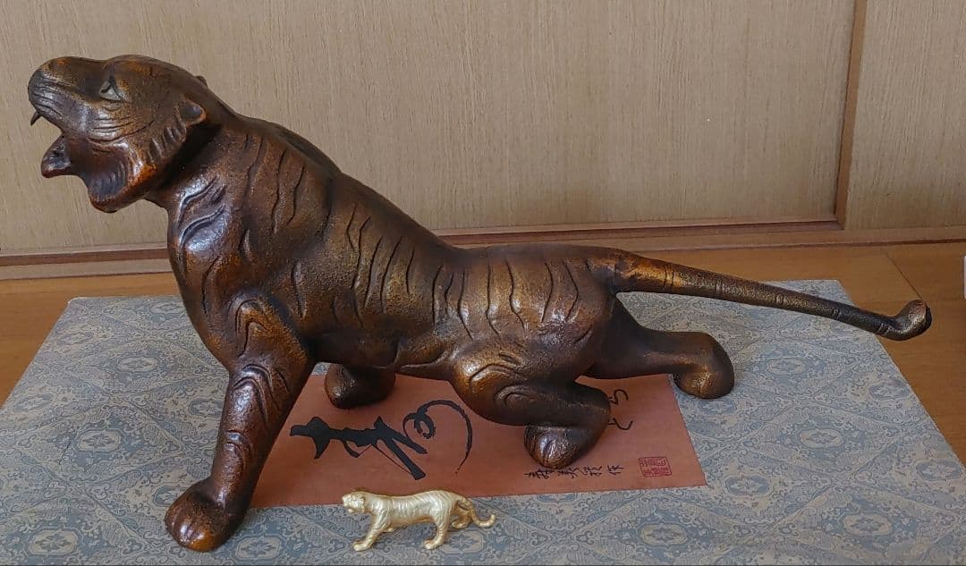 ブロンズ像 　虎　金属工芸　 置物　 オブジェ　　 アンティーク　 干支