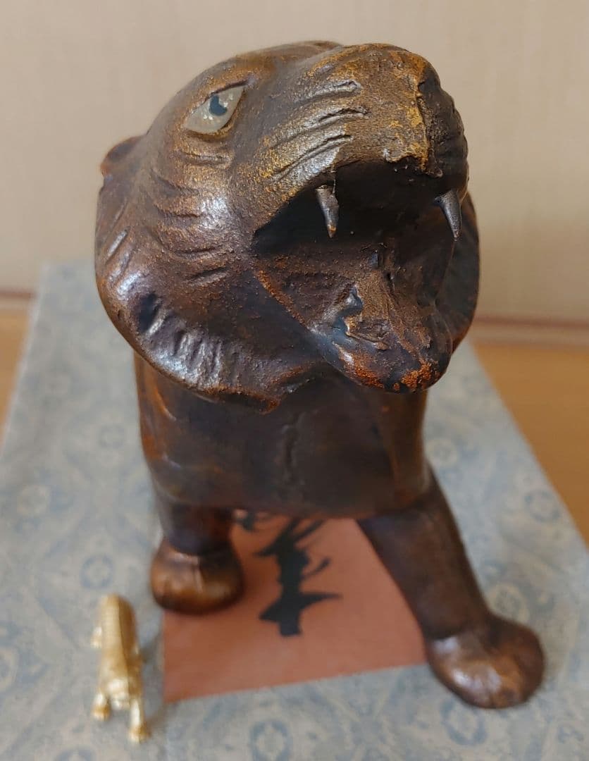 ブロンズ像 　虎　金属工芸　 置物　 オブジェ　　 アンティーク　 干支
