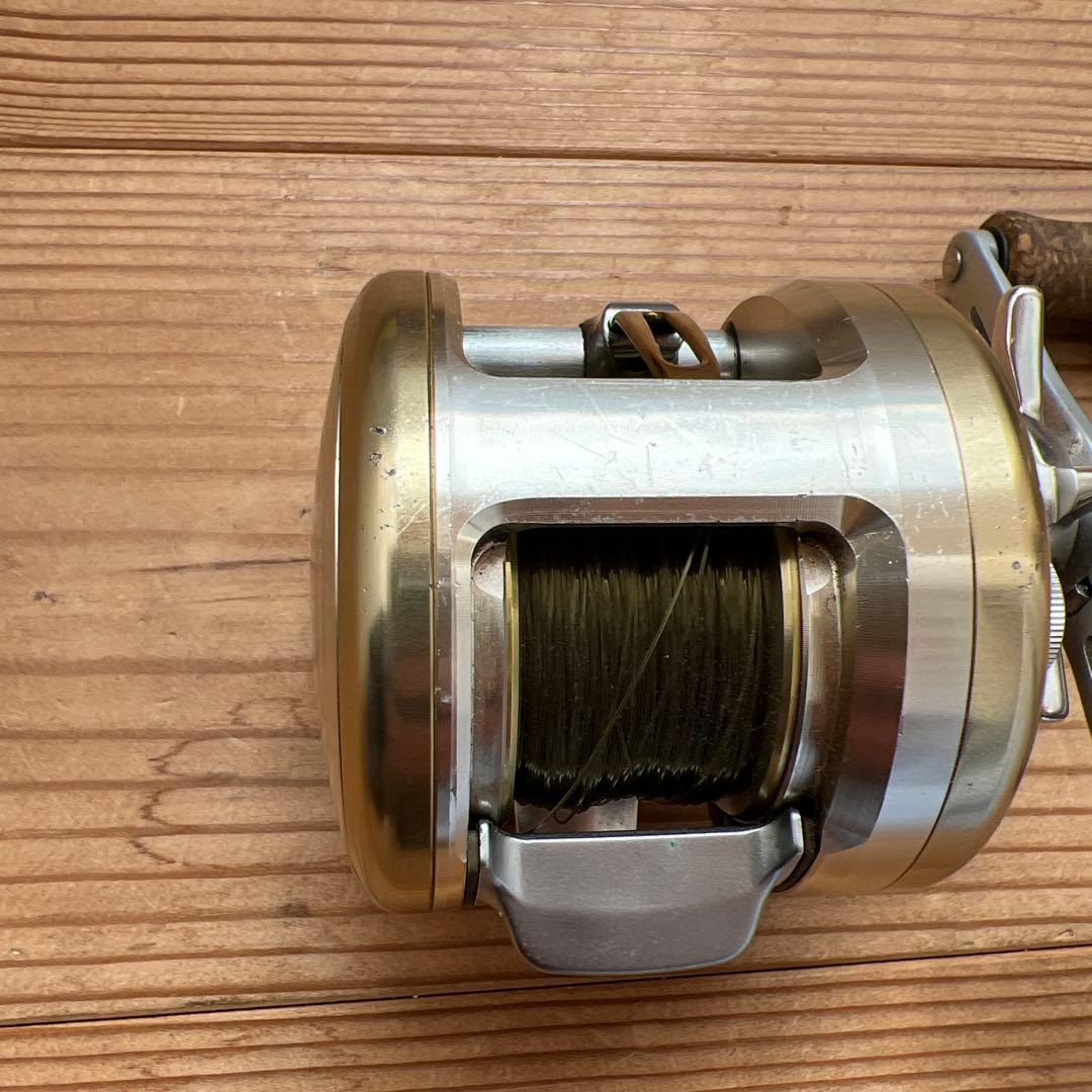 【釣り具・リール】ダイワ ミリオネアCV-Z205