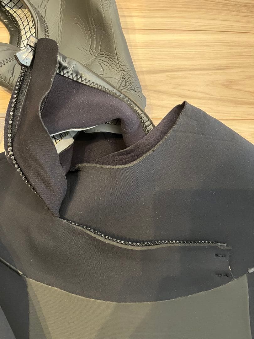 【美品】ハーレーSサイズ　フード付きセミドライウェットスーツ5mm