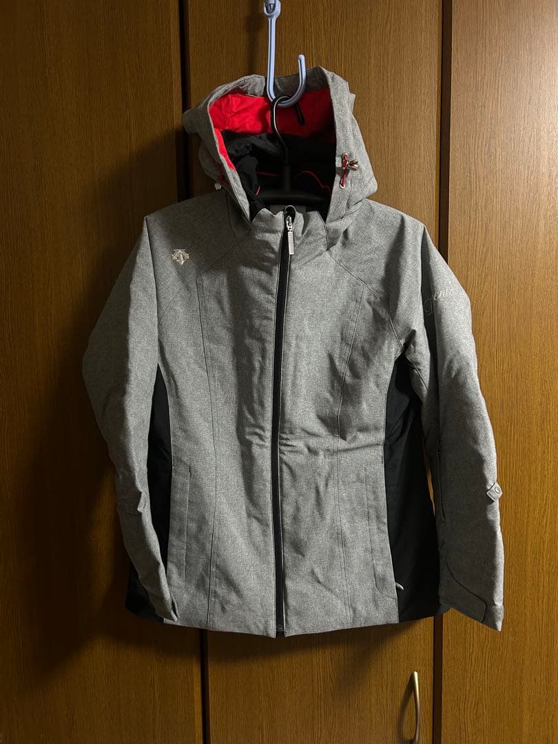 デサント、フード付き スキーウェア Ｍ パスケース、2日使用