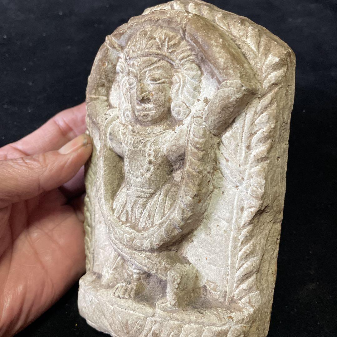 古代シバ神の石彫、インド発掘品高さ15センチ横幅11cm厚さ5cm