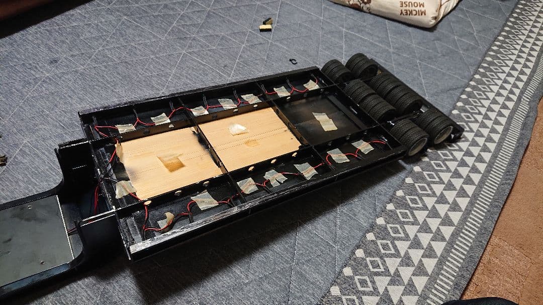 タミヤ　1/14 トレーラーラジコン　16輪低床台車