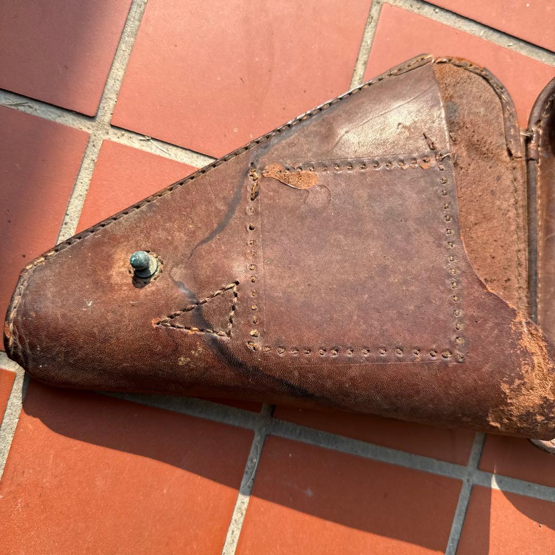 レザー製ホルスター 南部十四年式拳銃用の拳銃嚢