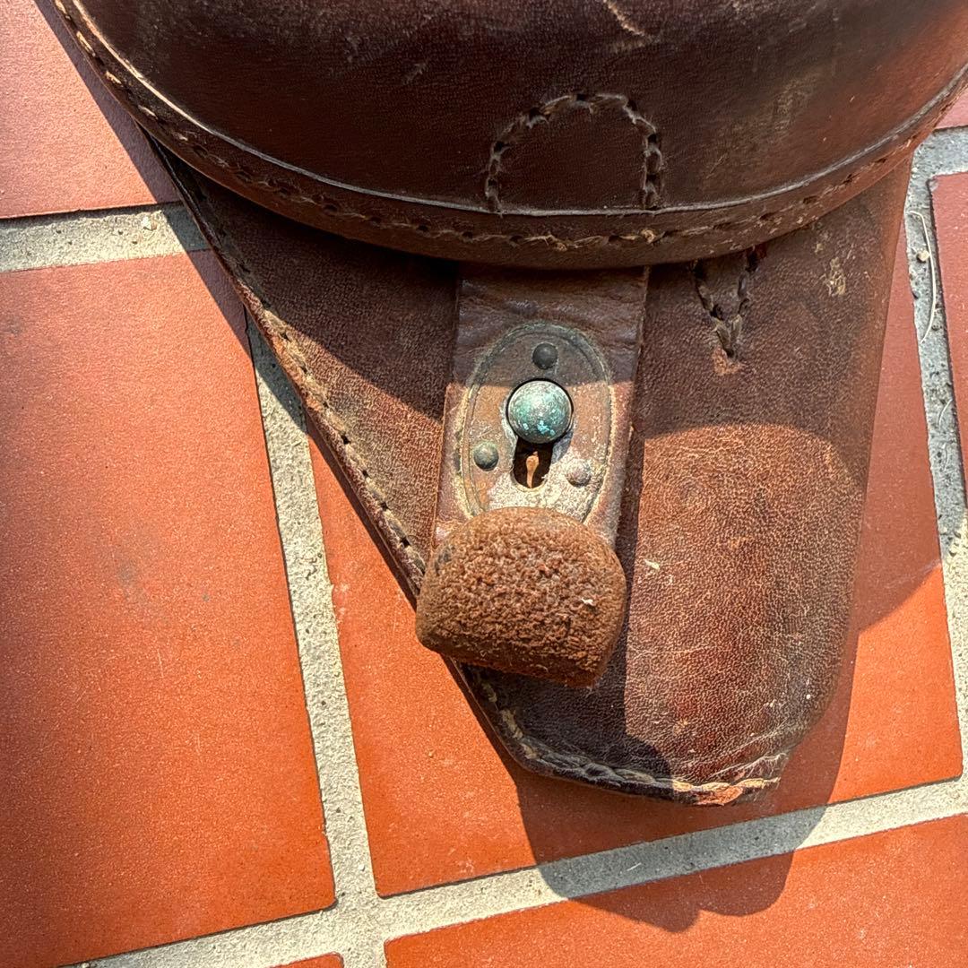 レザー製ホルスター 南部十四年式拳銃用の拳銃嚢