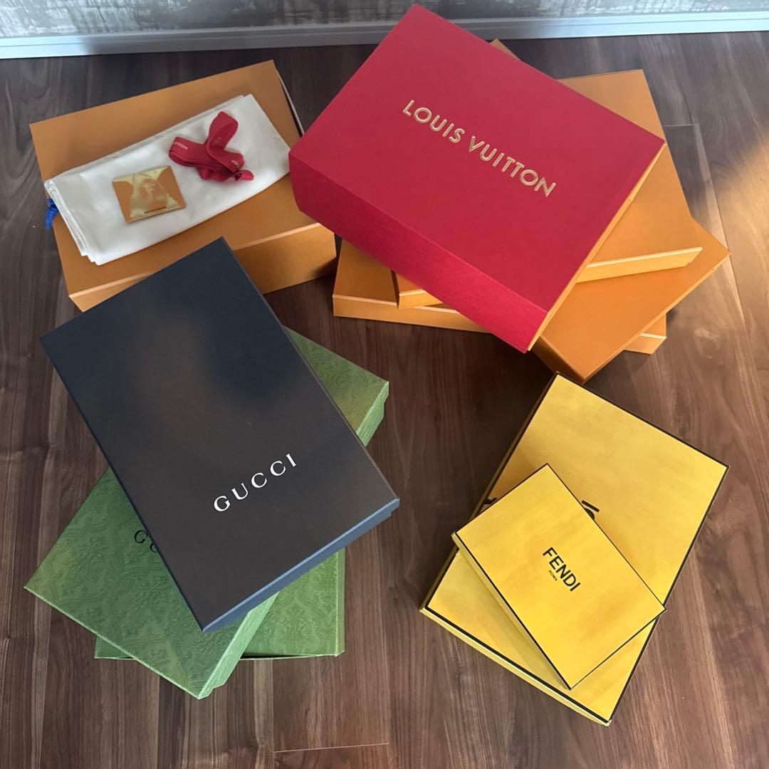 GUCCI、LV、FENDIブランド品アクセサリー、靴、服、化粧箱