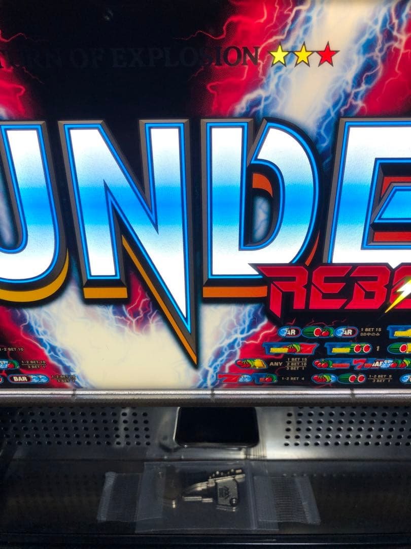 ⚠︎説明文必読⚠︎ パチスロ　サンダーV リボルト　実機+鍵等付属品(送料込)