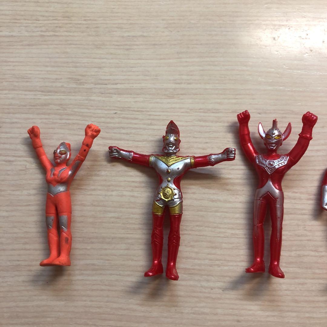ウルトラマン　人形