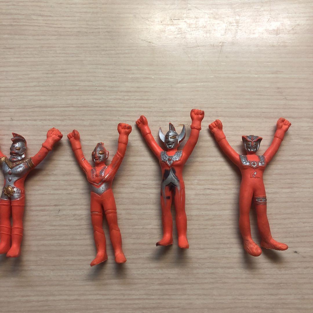 ウルトラマン　人形