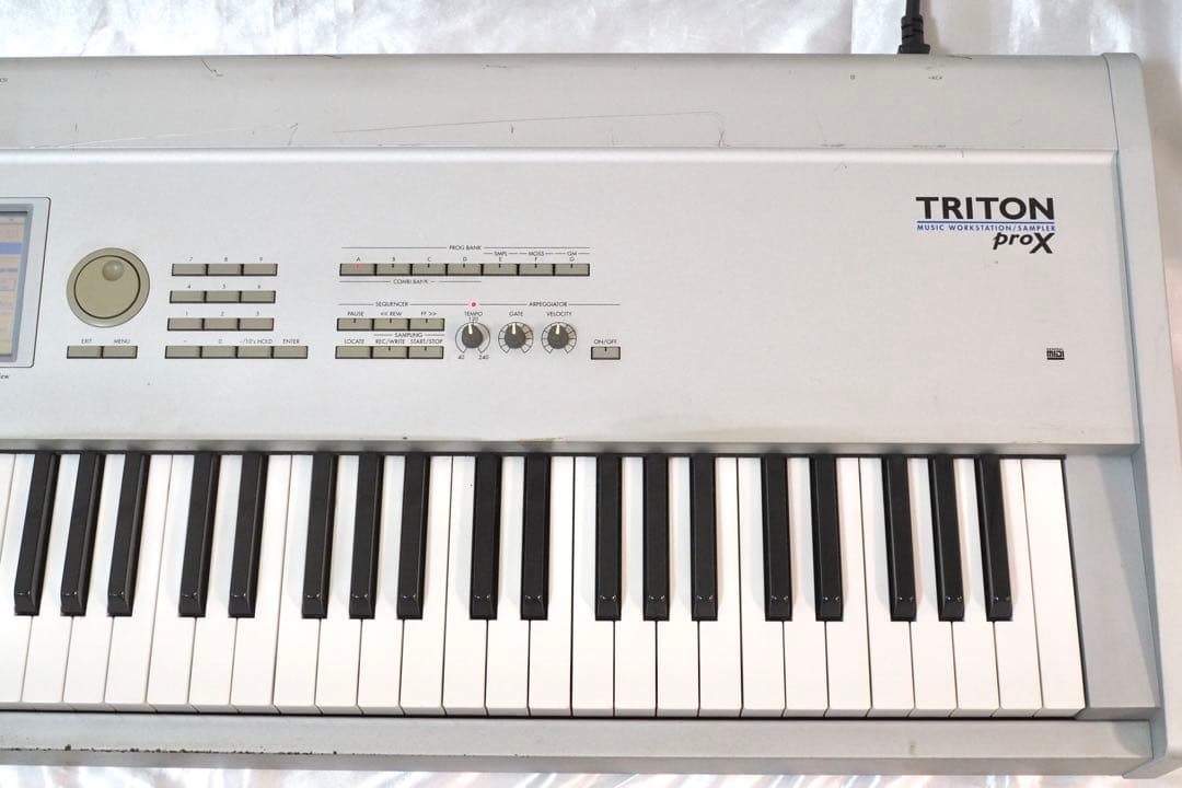 KORG TRITON シンセサイザー prox 88鍵盤 シルバー