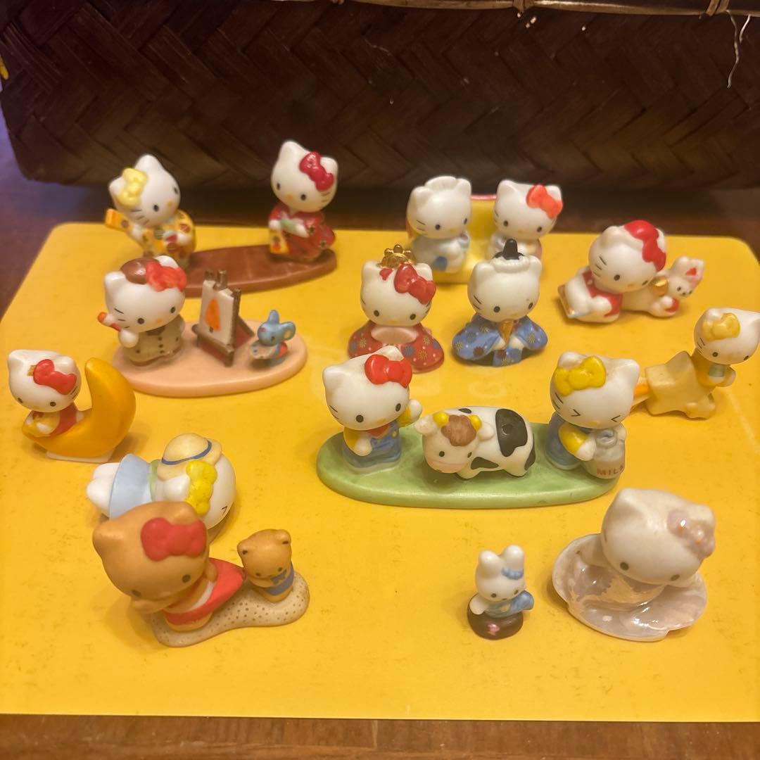 千趣会　ハローキティ 陶器製フィギュア　１３個