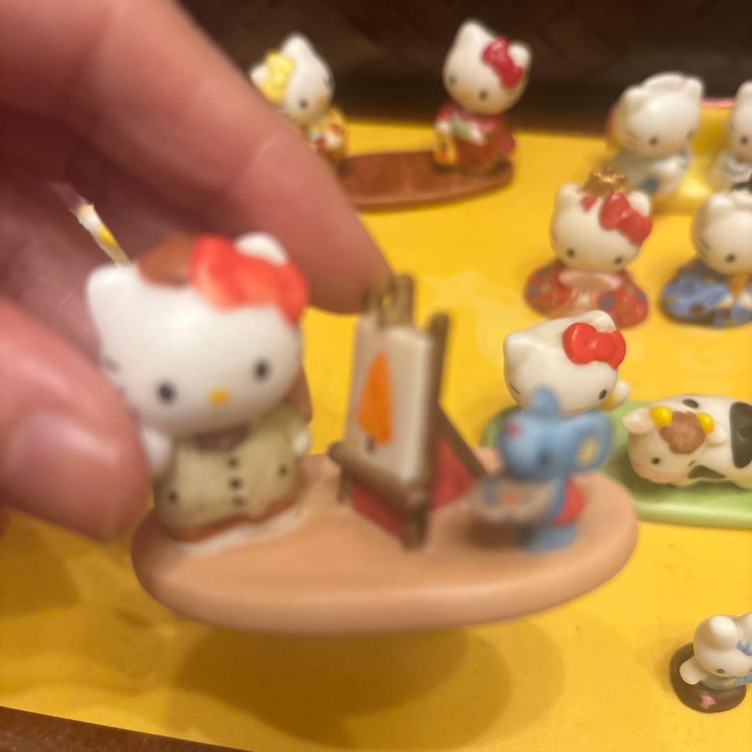 千趣会　ハローキティ 陶器製フィギュア　１３個