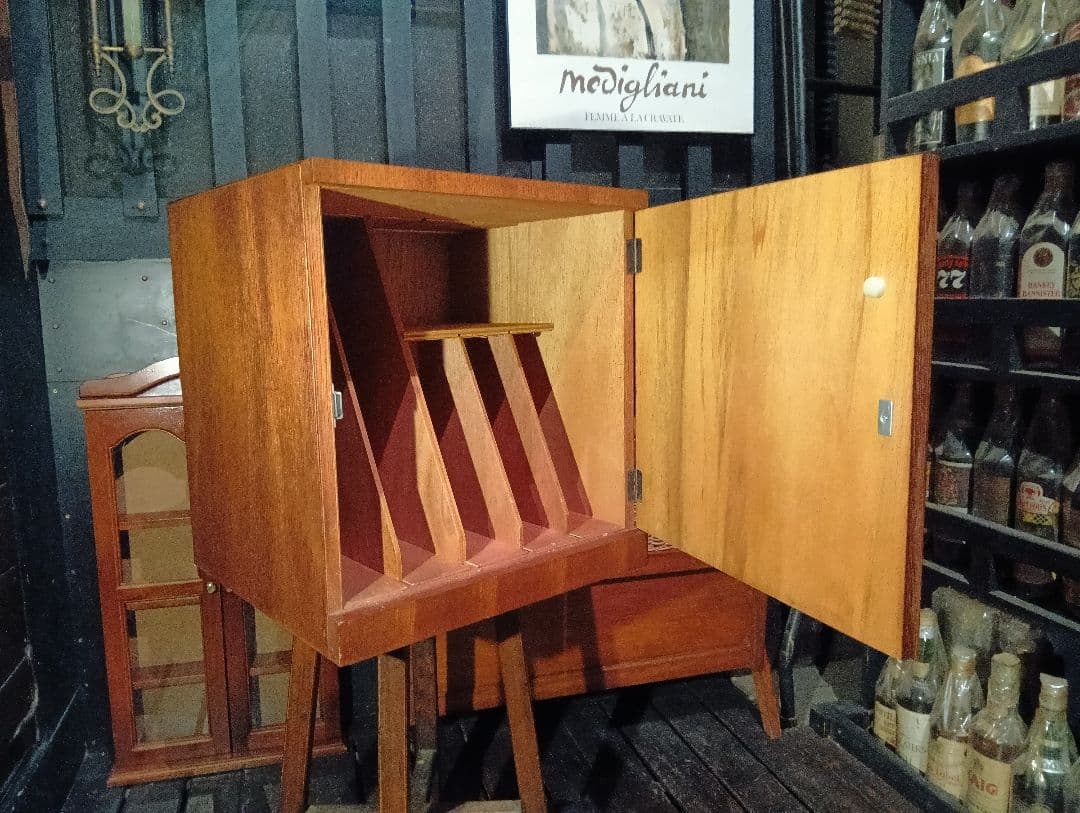 1960's　チーク材　突板　カッパーハンドル　ウッド　レコード　キャビネット