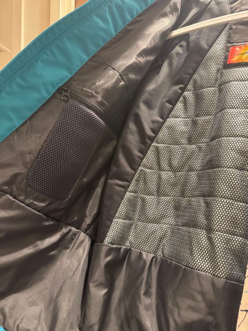 ロイ 【クリーニング・撥水加工済み】スキーウェア　デサント　女性用