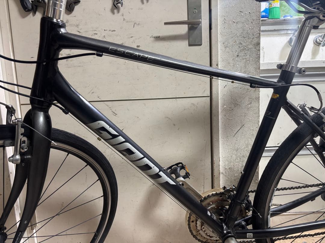 GIANT Escape クロスバイク ダークメタリックグレー