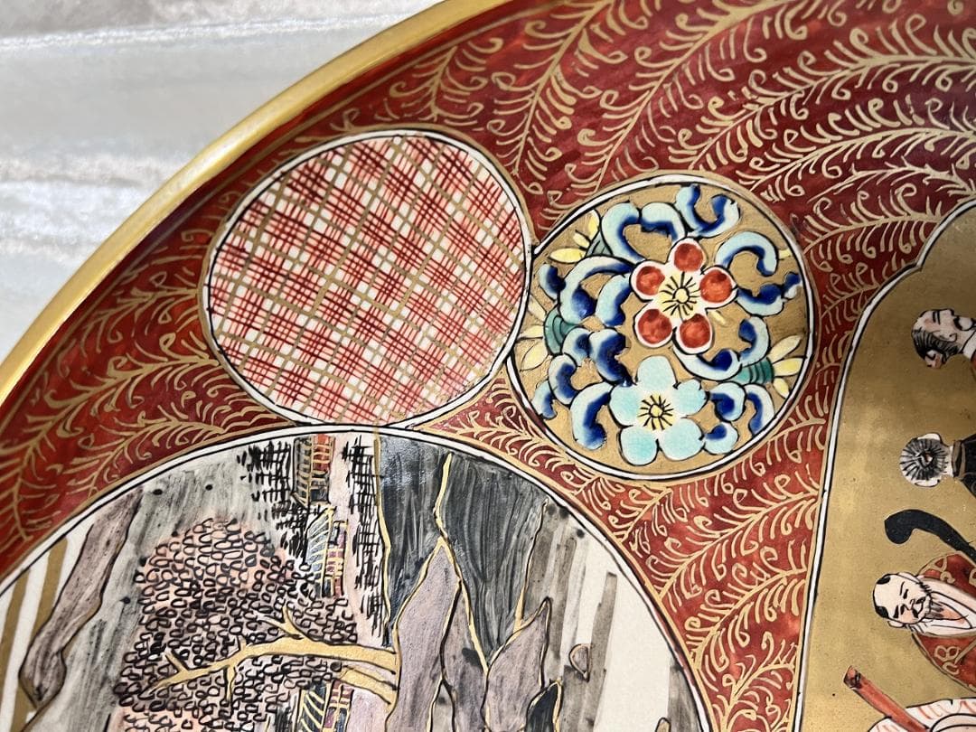 九谷焼金彩赤絵羅漢紋大皿　明治期